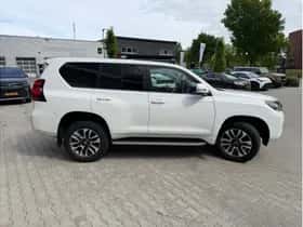 Toyota Land Cruiser (2024) thumbnail 6