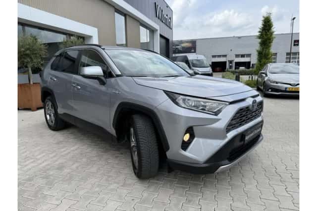 Toyota RAV4 (2020) thumbnail 3