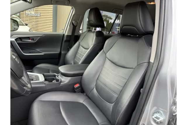 Toyota RAV4 (2020) thumbnail 6