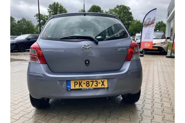 Toyota Yaris (2010) thumbnail 4