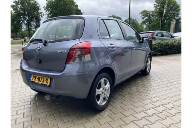 Toyota Yaris (2010) thumbnail 5