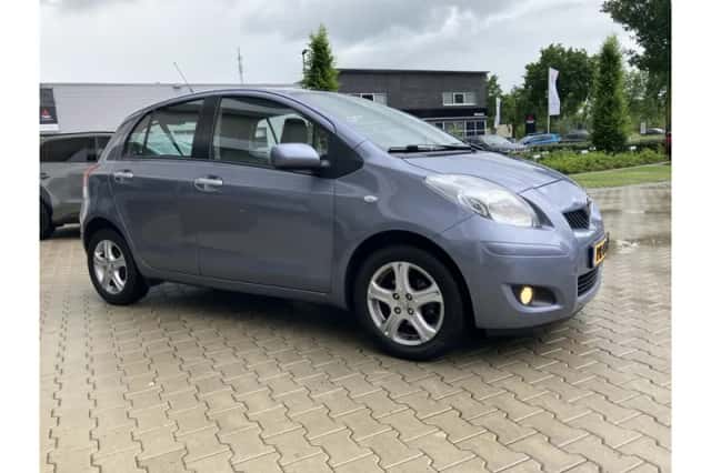 Toyota Yaris (2010) thumbnail 6