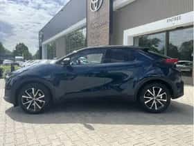 Toyota C-HR (2025) thumbnail 2
