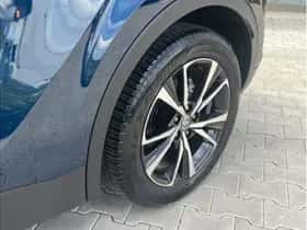 Toyota C-HR (2025) thumbnail 8