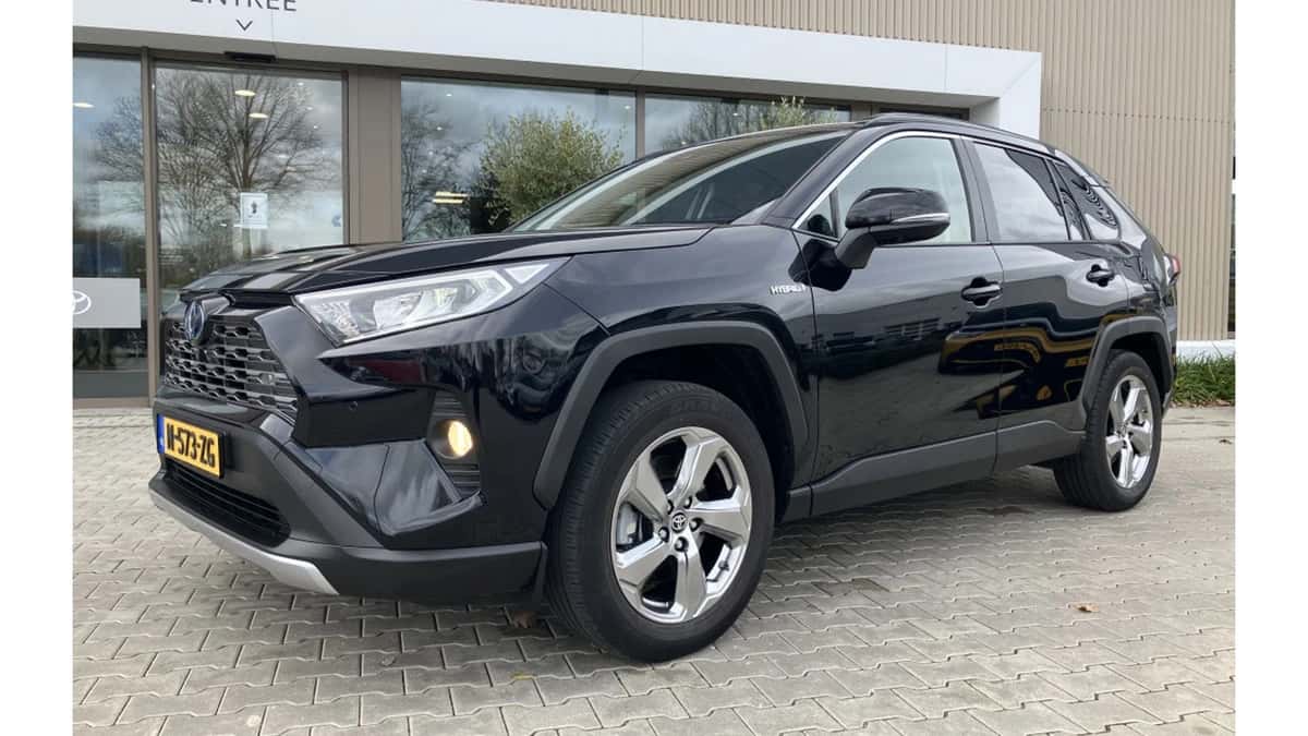 Toyota RAV4 (2022) — foto 1
