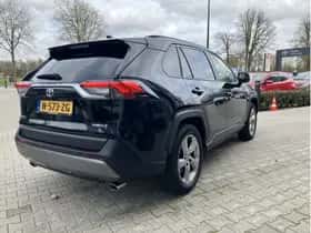 Toyota RAV4 (2022) thumbnail 5