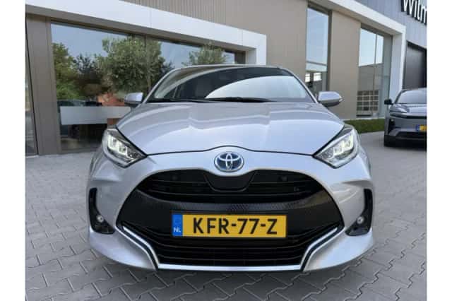 Toyota Yaris (2022) thumbnail 2