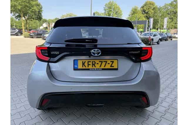 Toyota Yaris (2022) thumbnail 3