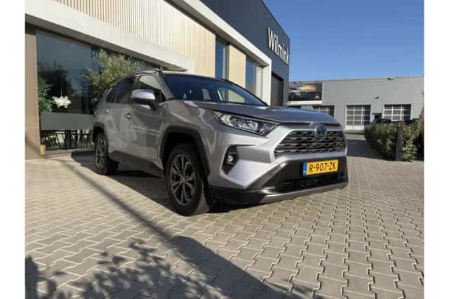 Toyota RAV4 (2022) thumbnail 2