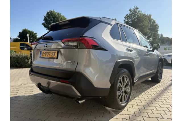Toyota RAV4 (2022) thumbnail 4