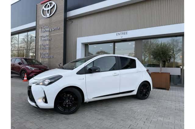 Toyota Yaris (2020) thumbnail 2