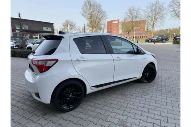 Toyota Yaris (2020) thumbnail 4