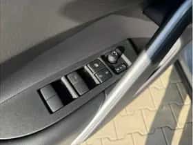 Toyota Corolla (2024) thumbnail 17