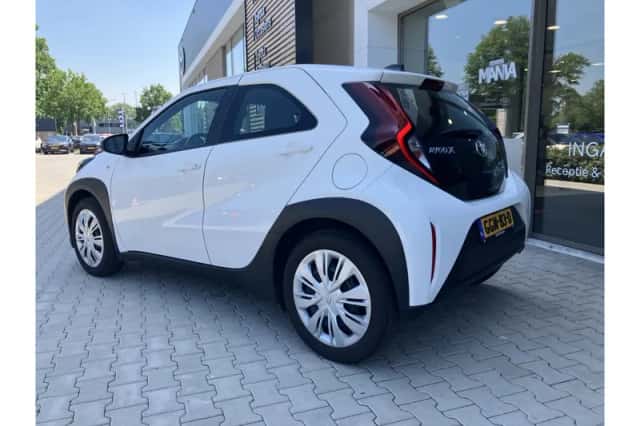 Toyota Aygo X (2024) thumbnail 2