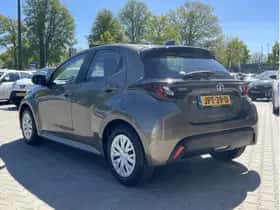 Toyota Yaris (2022) thumbnail 2