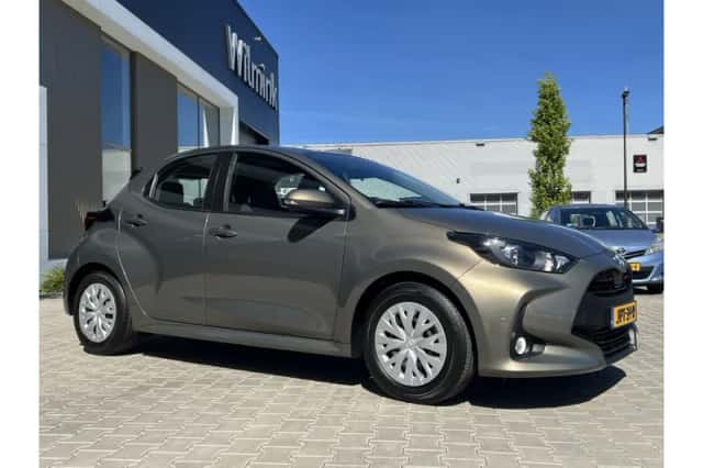 Toyota Yaris (2022) thumbnail 5