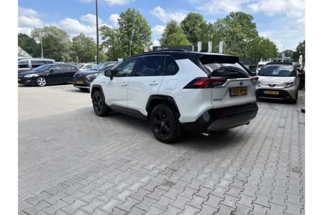 Toyota RAV4 (2020) thumbnail 2