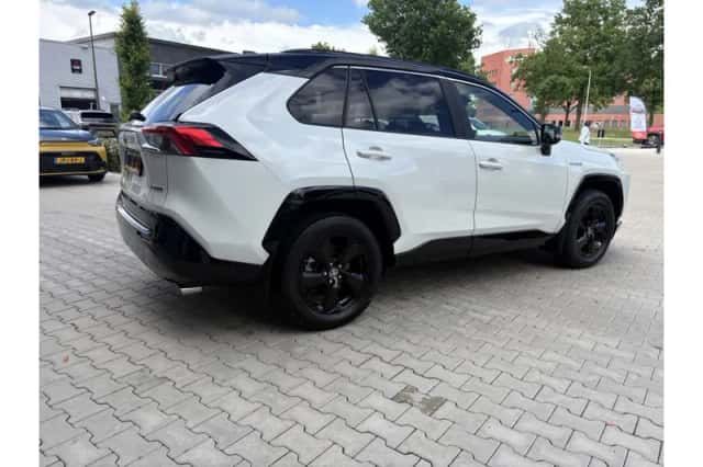Toyota RAV4 (2020) thumbnail 3