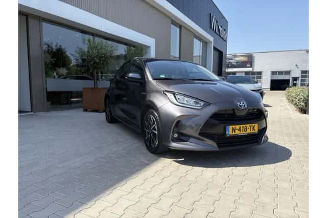 Toyota Yaris (2021) thumbnail 2