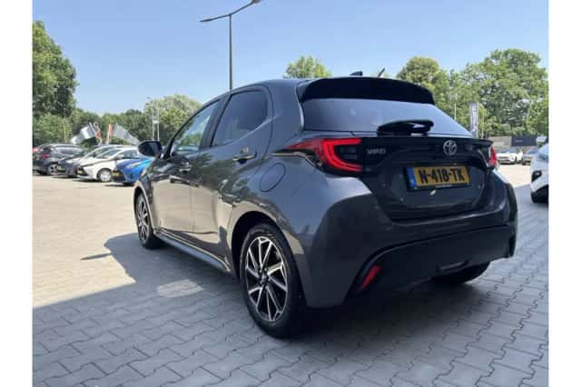 Toyota Yaris (2021) thumbnail 3