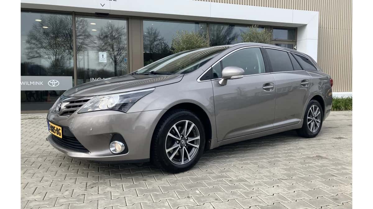 Toyota Avensis (2014) — foto 1