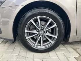 Toyota Avensis (2014) thumbnail 13