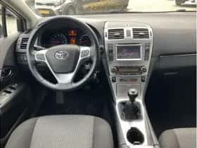 Toyota Avensis (2014) thumbnail 9