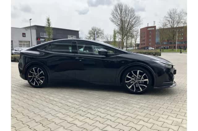 Toyota Prius (2023) thumbnail 3