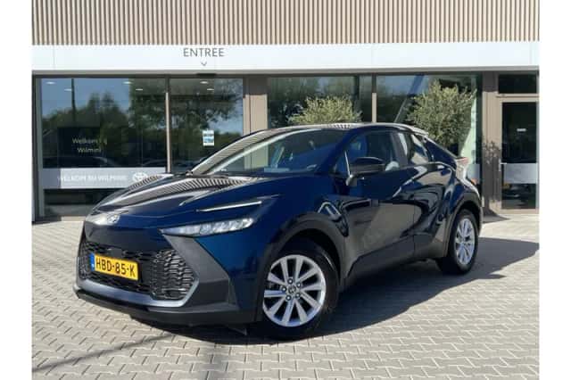 Toyota C-HR (2025) thumbnail 1