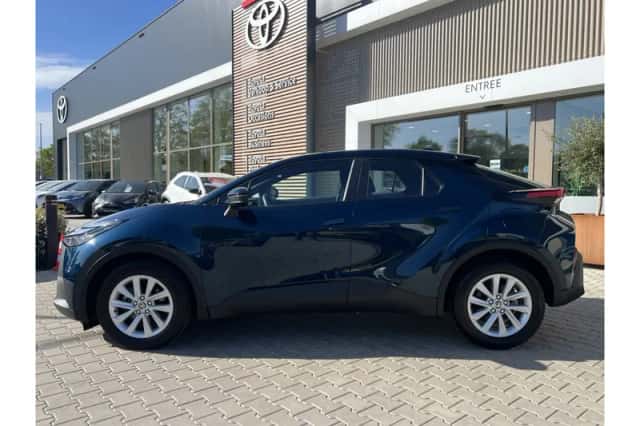 Toyota C-HR (2025) thumbnail 2