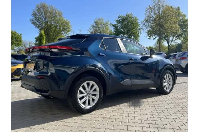 Toyota C-HR (2025) thumbnail 4