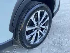 Toyota Corolla (2024) thumbnail 5