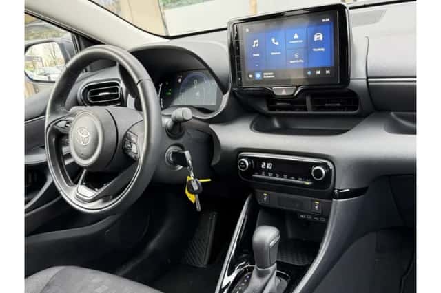 Toyota Yaris (2024) thumbnail 5