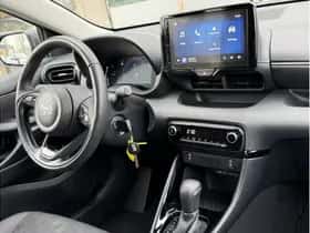 Toyota Yaris (2024) thumbnail 5