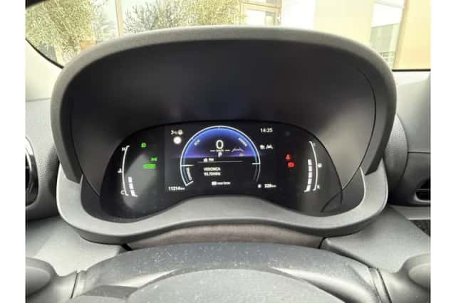 Toyota Yaris (2024) thumbnail 6