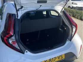 Toyota Aygo X (2024) thumbnail 24