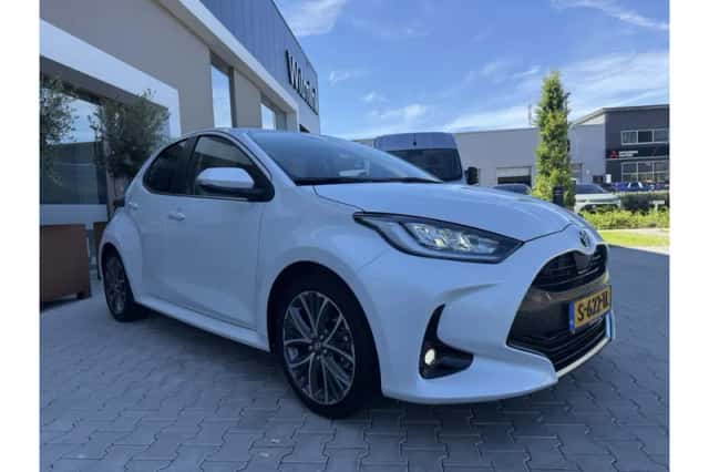 Toyota Yaris (2023) thumbnail 2