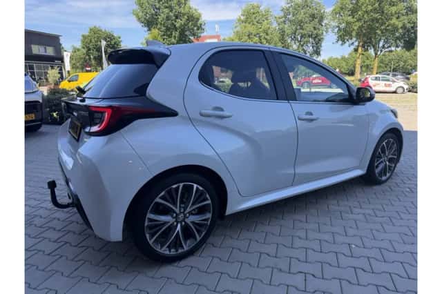 Toyota Yaris (2023) thumbnail 3