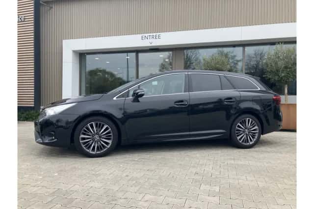 Toyota Avensis (2017) thumbnail 2