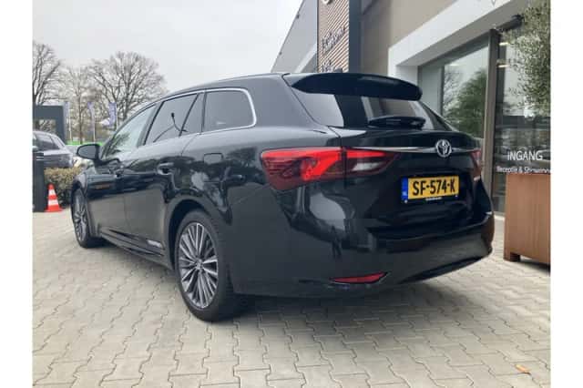 Toyota Avensis (2017) thumbnail 3