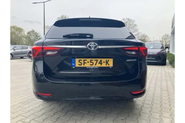 Toyota Avensis (2017) thumbnail 4