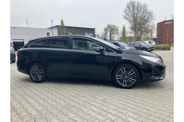 Toyota Avensis (2017) thumbnail 5