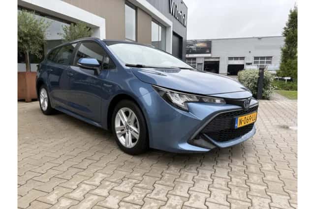 Toyota Corolla (2021) thumbnail 2