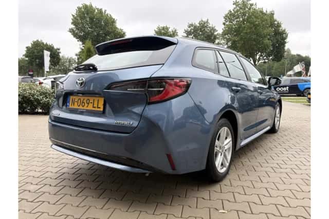 Toyota Corolla (2021) thumbnail 3