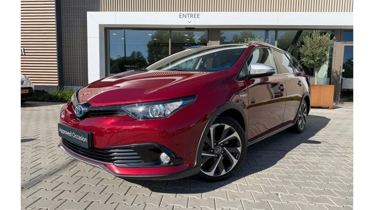 Toyota Auris (2018) — foto 1