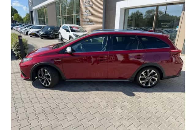 Toyota Auris (2018) thumbnail 2