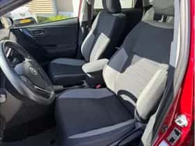 Toyota Auris (2018) thumbnail 17
