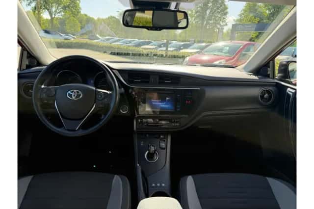 Toyota Auris (2018) thumbnail 5