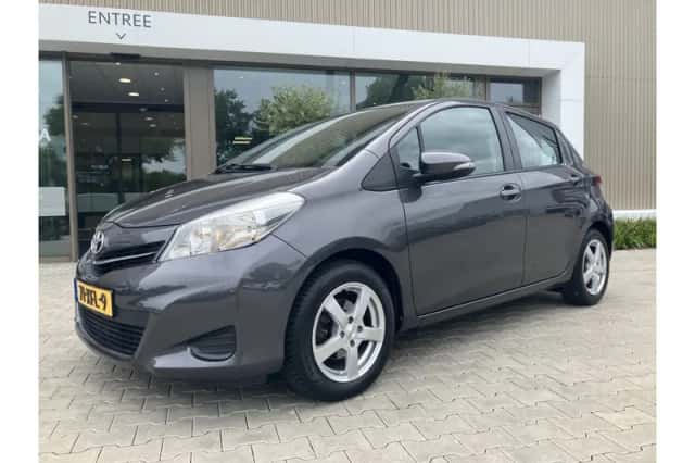 Toyota Yaris (2012) thumbnail 1