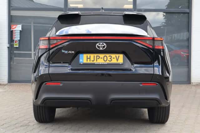 Toyota bZ4X (2025) thumbnail 5